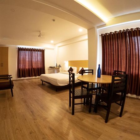 Hotel B R Regency Thiruvananthapuram Exteriör bild