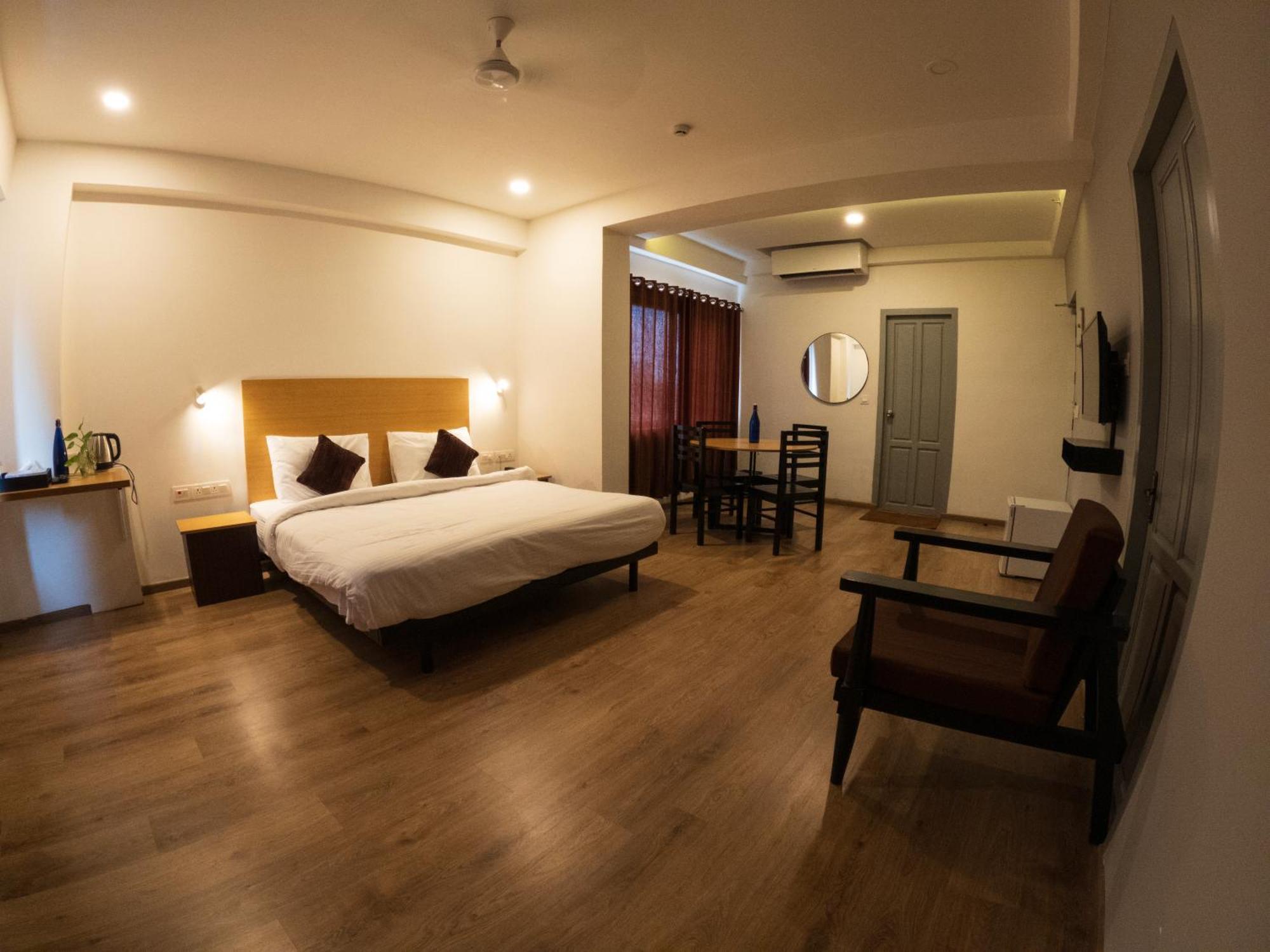 Hotel B R Regency Thiruvananthapuram Exteriör bild