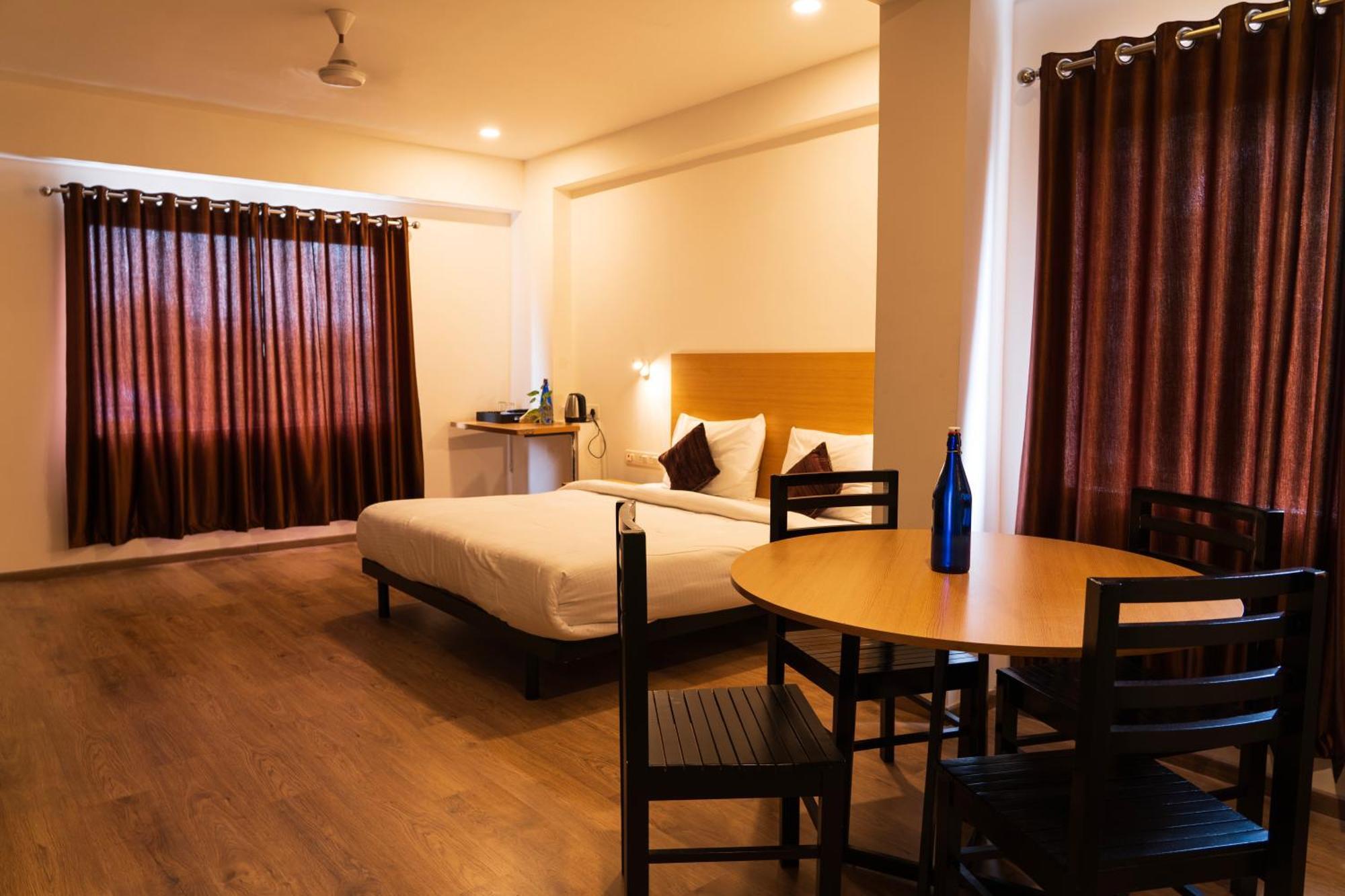 Hotel B R Regency Thiruvananthapuram Exteriör bild