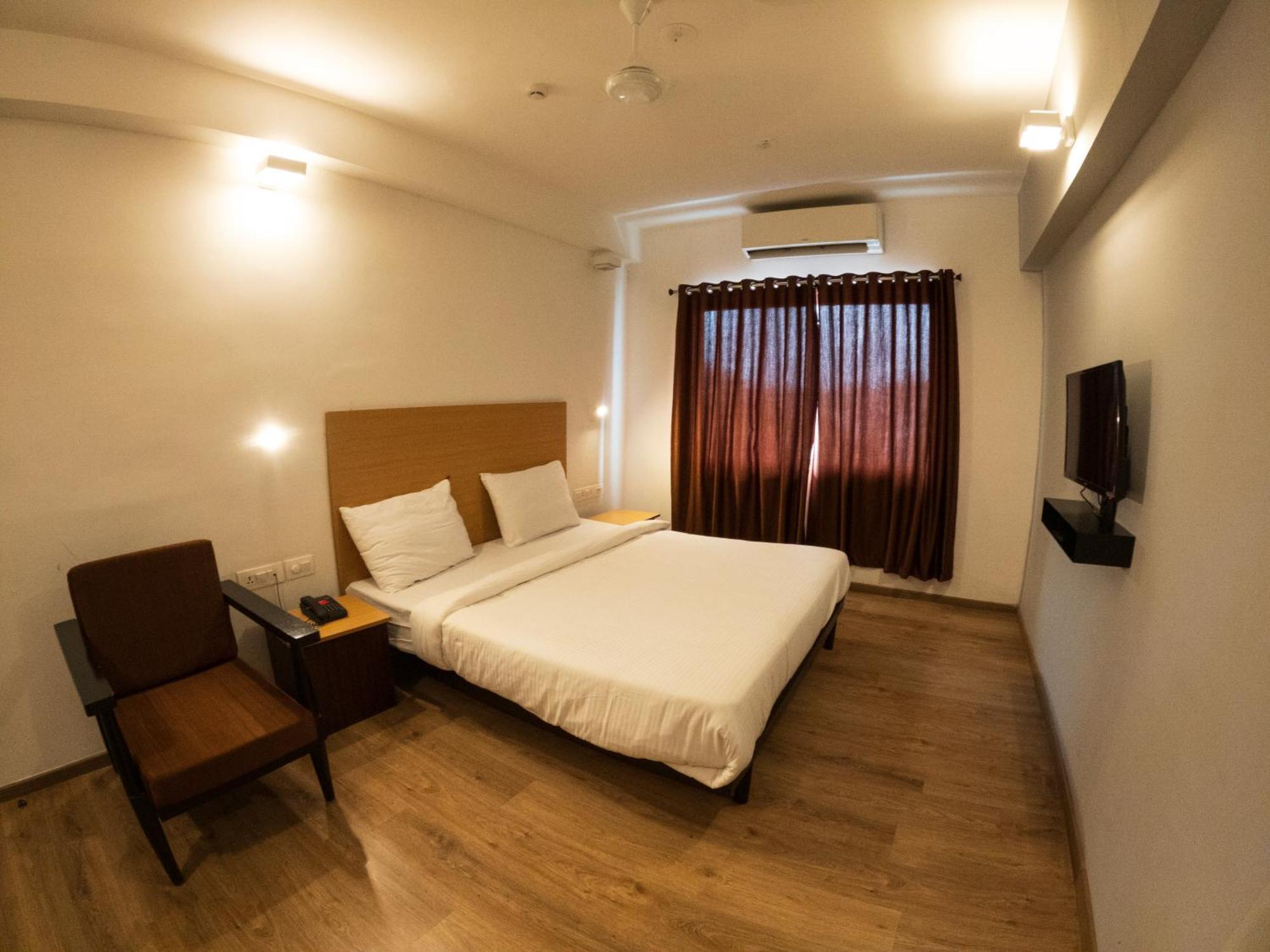 Hotel B R Regency Thiruvananthapuram Exteriör bild