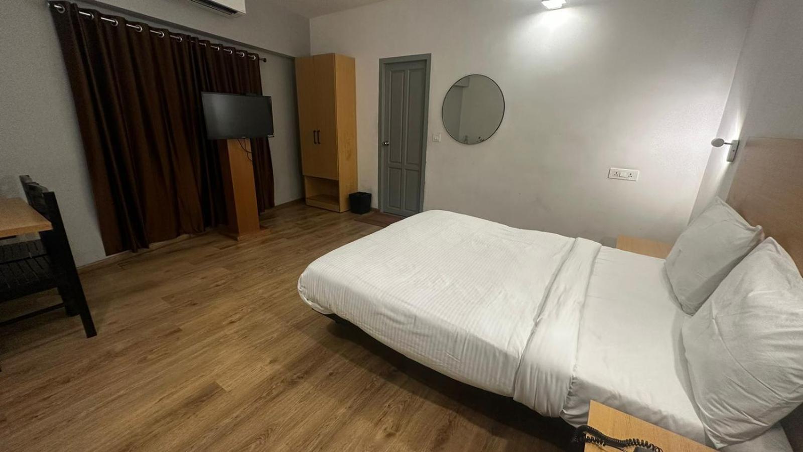 Hotel B R Regency Thiruvananthapuram Exteriör bild