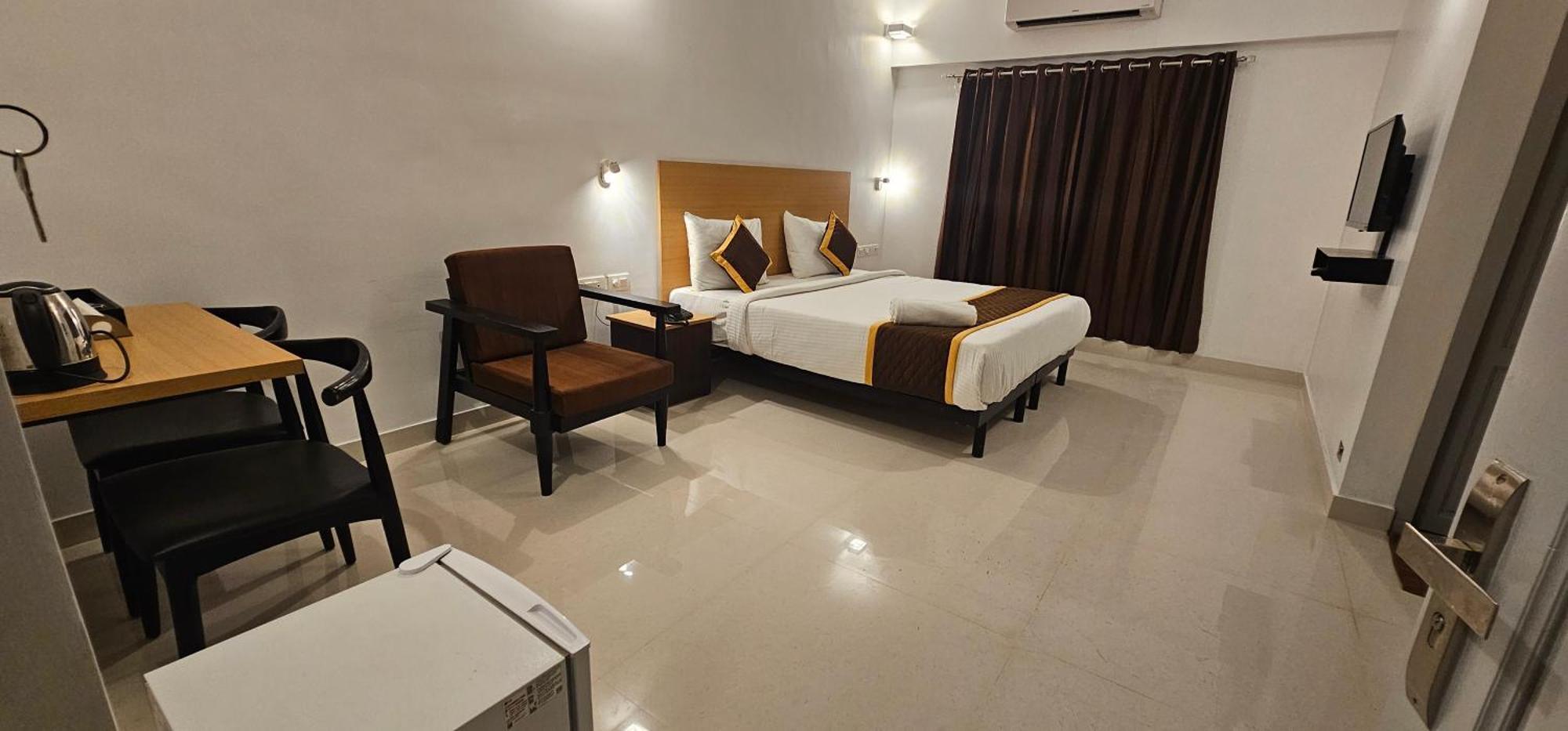 Hotel B R Regency Thiruvananthapuram Exteriör bild
