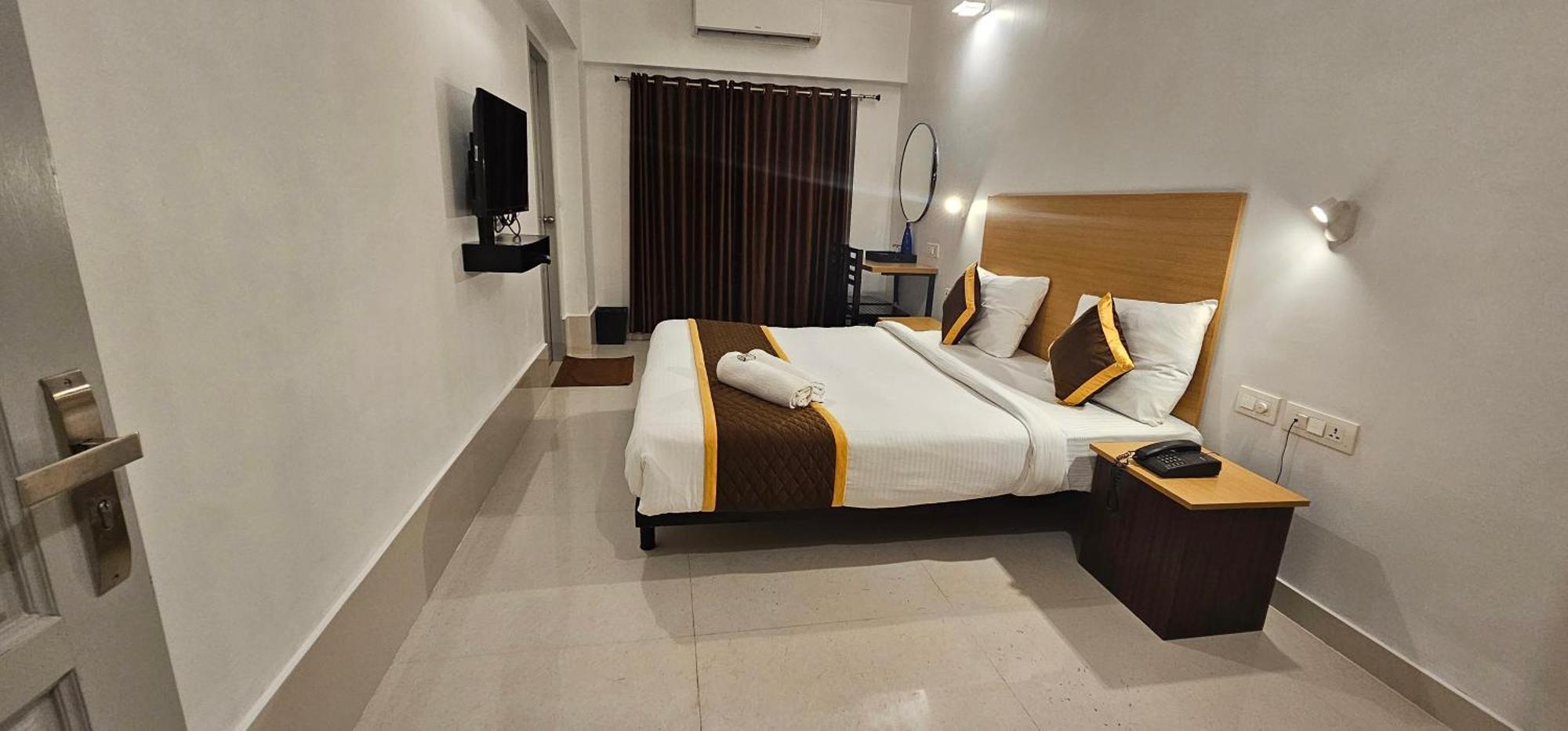 Hotel B R Regency Thiruvananthapuram Exteriör bild