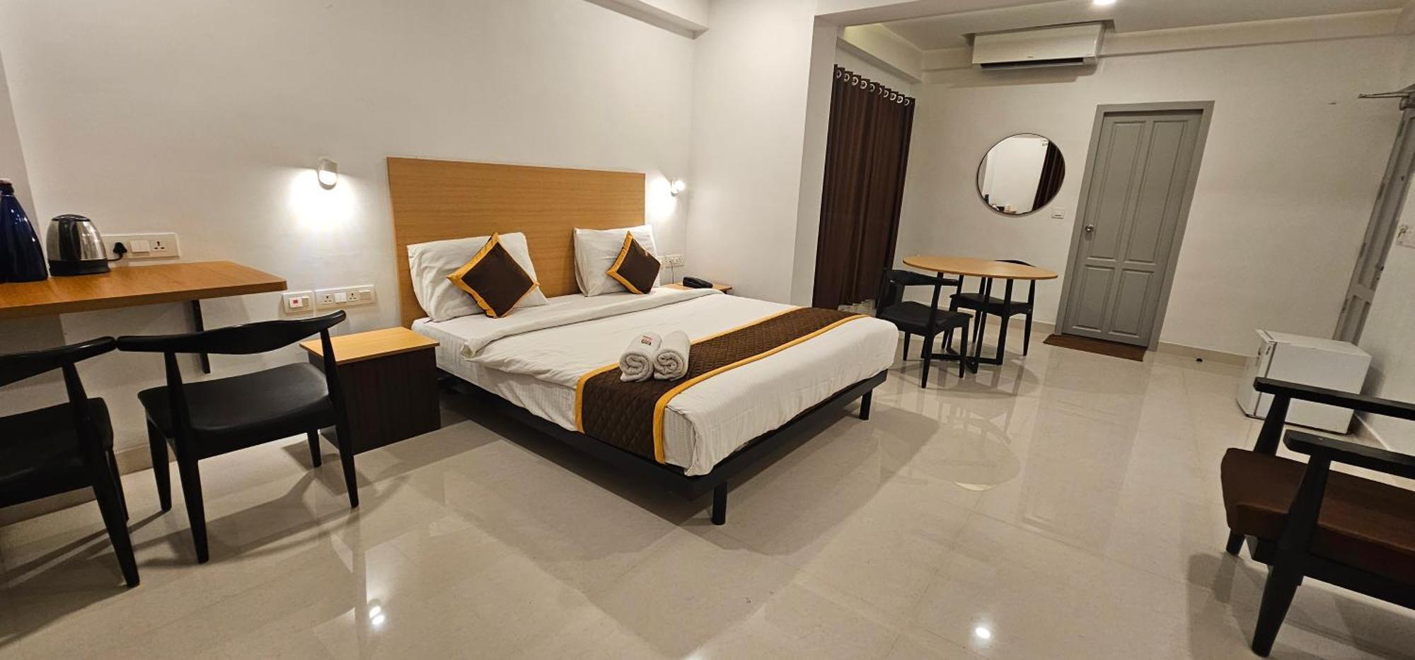 Hotel B R Regency Thiruvananthapuram Exteriör bild