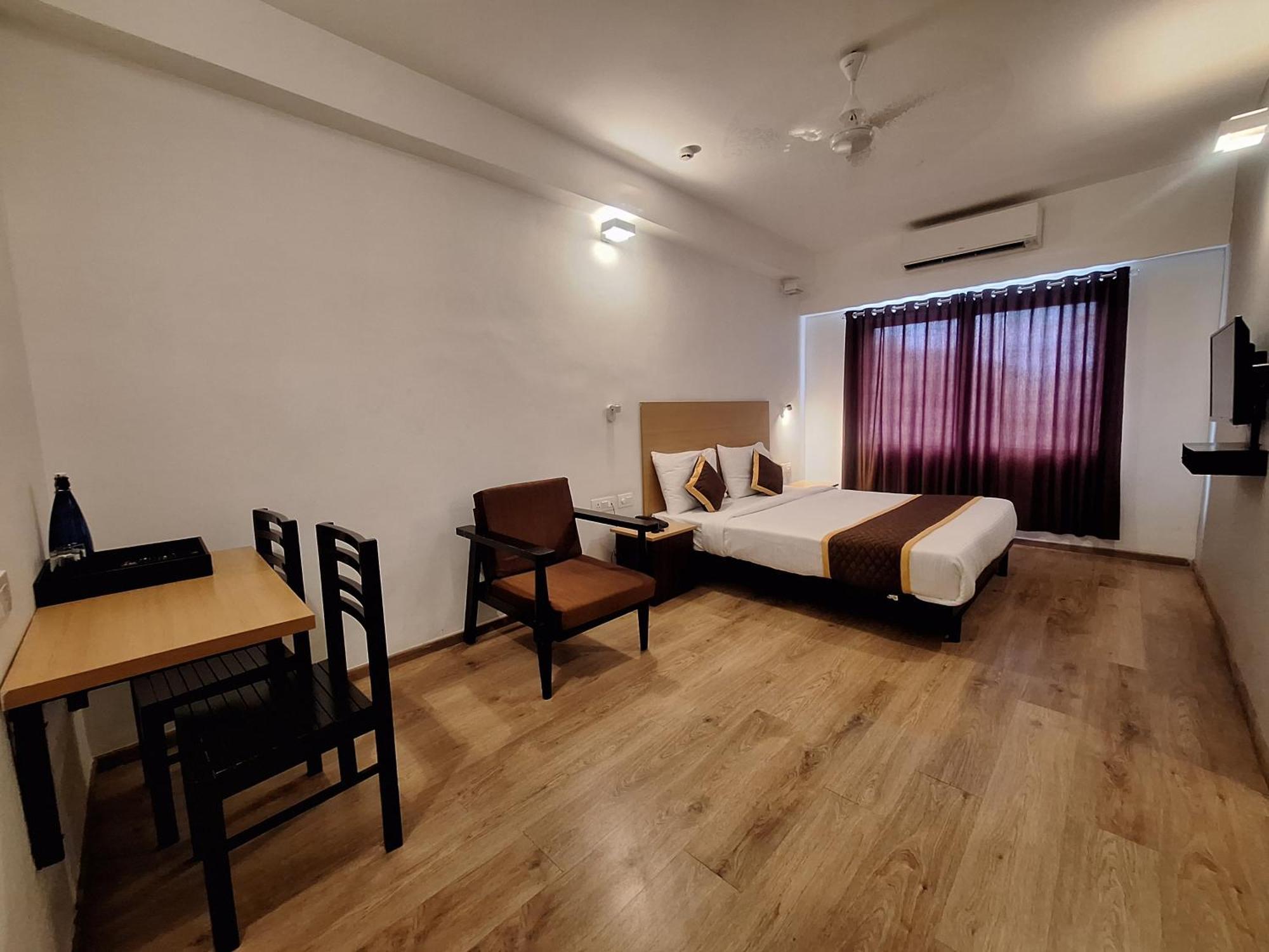 Hotel B R Regency Thiruvananthapuram Exteriör bild