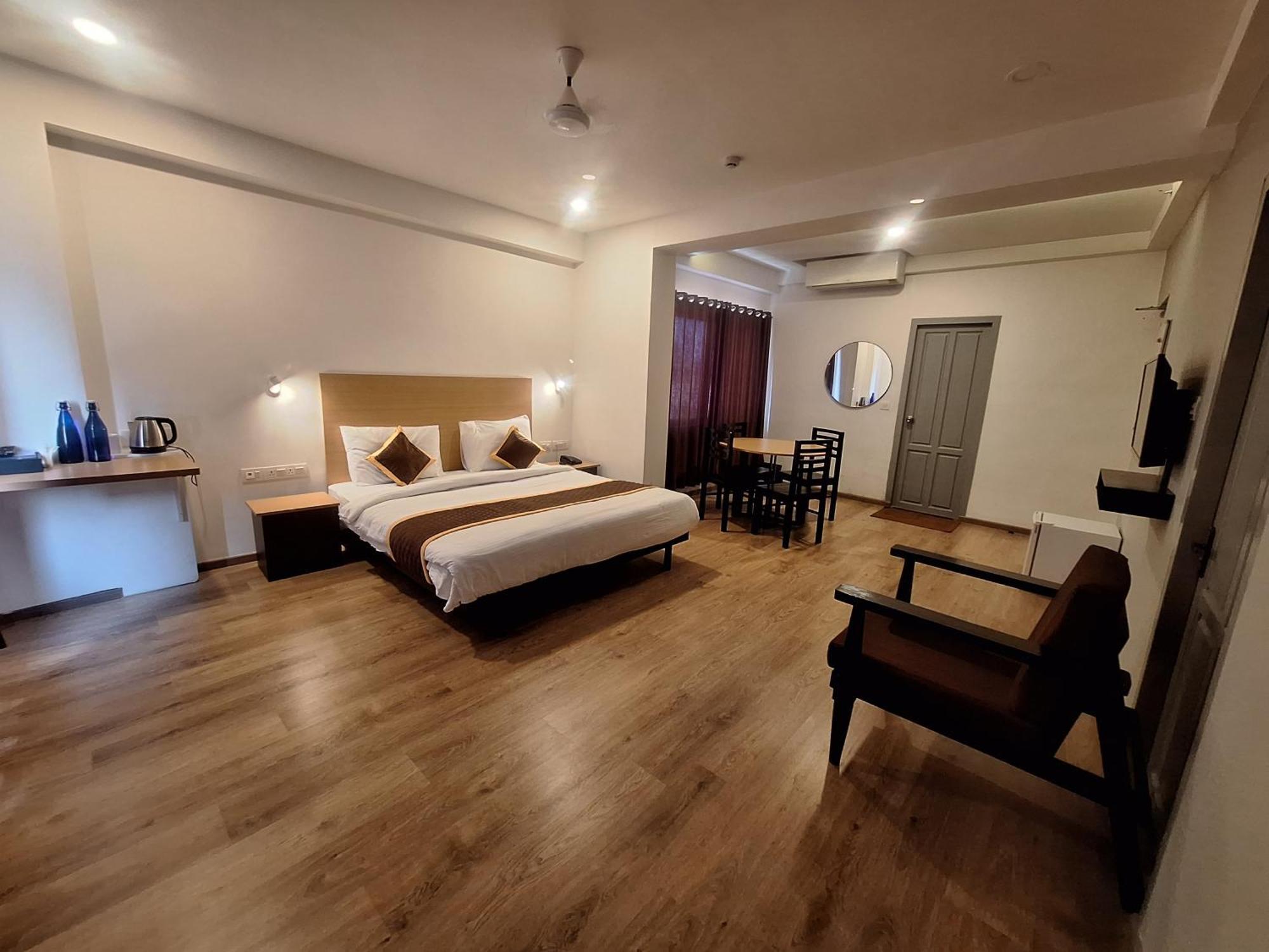 Hotel B R Regency Thiruvananthapuram Exteriör bild